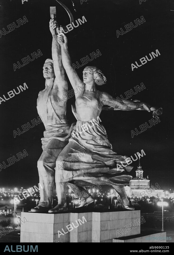 Vera Mukhina. (1889 - 1953). Sculpture 'Worker and Collective Farm Woman', Exhibition in New York. 1937. Supplied By: SCRSS - Society for Co-operation in Russian & Soviet Studies.