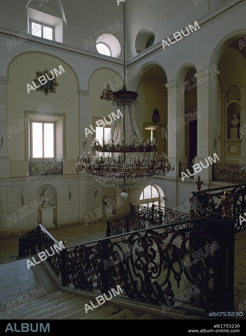 ARTE S. XVIII. ESPAÑA. PALACIO REAL DE ARANJUEZ. Vista de la ESCALERA PRINCIPAL o DE HONO, obra del arquitecto italiano Santiago BONAVIA que a partir de 1744 centró su actividad en Aranjuez, donde rehizo la Gran Escalera destruida en parte tras el incendio de 1727. ARANJUEZ. Comunidad de Madrid. PATRIMONIO NACIONAL.