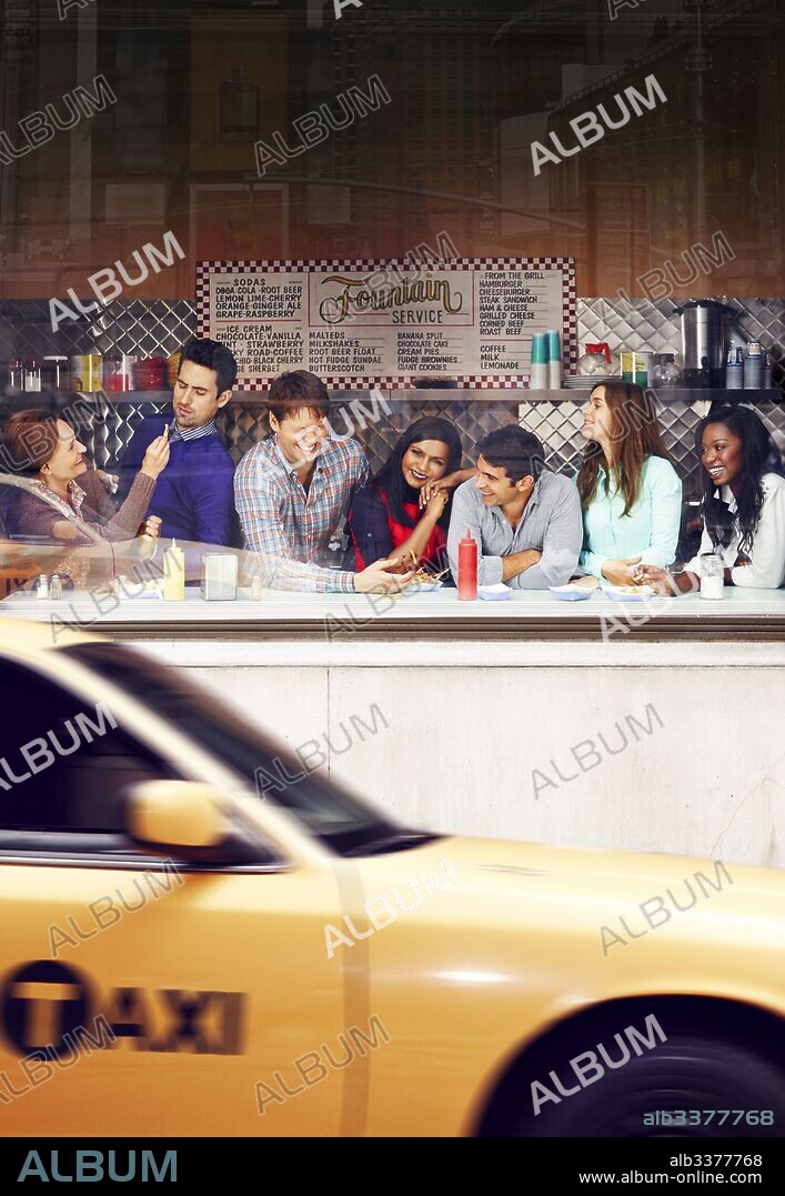 BETH GRANT, CHRIS MESSINA, ED WEEKS, IKE BARINHOLTZ, MINDY KALING and XOSHA ROQUEMORE in THE MINDY PROJECT, 2012, directed by MINDY KALING. Copyright UNIVERSAL TELEVISION.