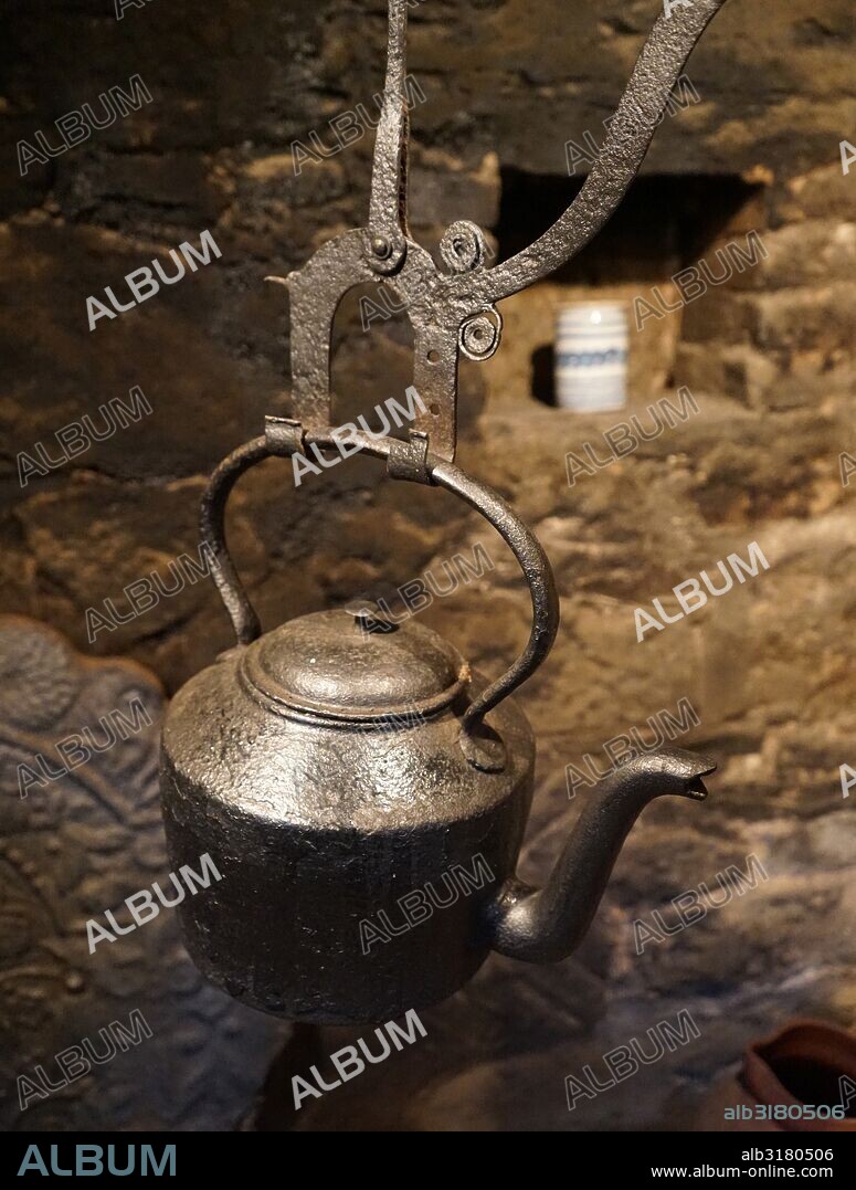 Large hanging kettle over the Kitchen hearth inside Anne Hathaway's Cottage, where Anne Hathaway, the wife of William Shakespeare, lived as a child. Stratford-upon-Avon, England. The earliest part of the house was built prior to the 15th century; the higher part is 17th century.