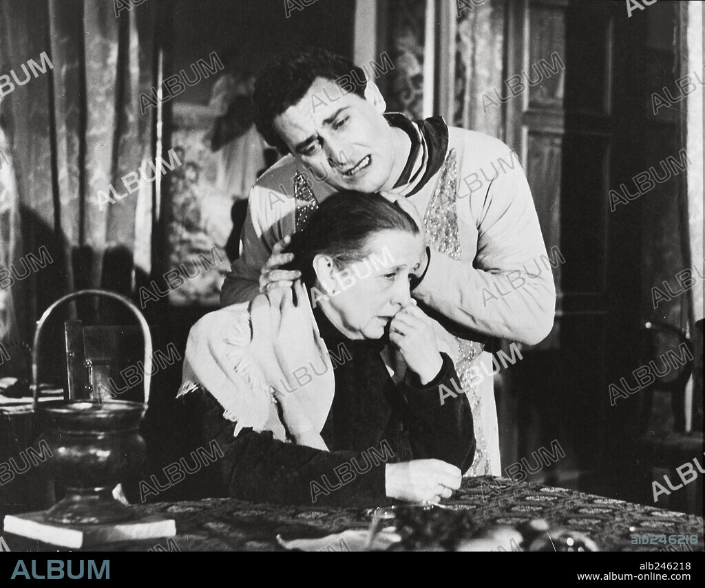 ALBERTO SORDI en LOS INÚTILES, 1953 (I VITELLONI), dirigida por FEDERICO FELLINI. Copyright PEG-FILMS.