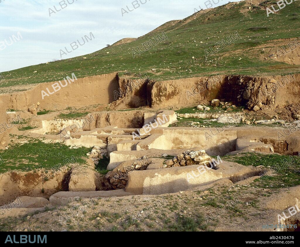 CIVILIZACIONES DEL MEDITERRANEO ORIENTAL. EBLA. Ciudad siria del III milenio a. C., capital del gran reino semita. Vista general de uno de los ARCHIVOS existentes en la "Ciudad Baja", donde se localizaron millares de tablillas con una escritura de tipo cuneiforme. Ebla (hoy Tell-Mardikh). SIRIA.
