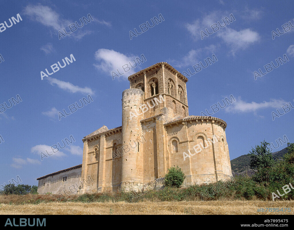 IGLESIA ROMANICA - SIGLO XII - VISTA DEL ABSIDE Y DE LA TORRE CIMBORRIO.