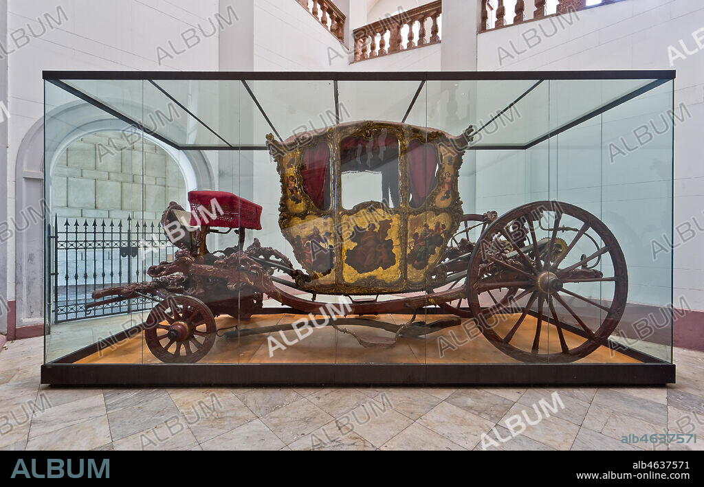 Palermo, The Royal Palace or Palazzo dei Normanni (Palace of the Normans), the monumental staircase: the "Golden Carriage", an eighteenth-century work that belonged to the Prince of Butera and the Lanza di Trabia family. It is characterized by a lavish decoration (angels and female figures). It was used in the film "La carrosse d'or" by J. Renoir with Anna Magnani.