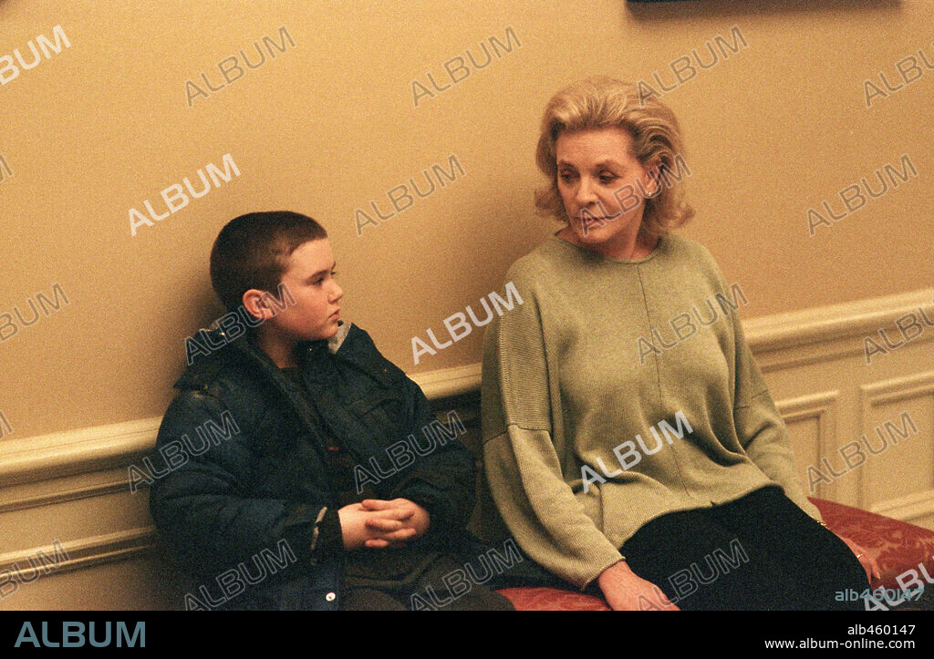 CAMERON BRIGHT et LAUREN BACALL dans BIRTH, 2004, réalisé par JONATHAN GLAZER. Copyright NEW LINE CINEMA.
