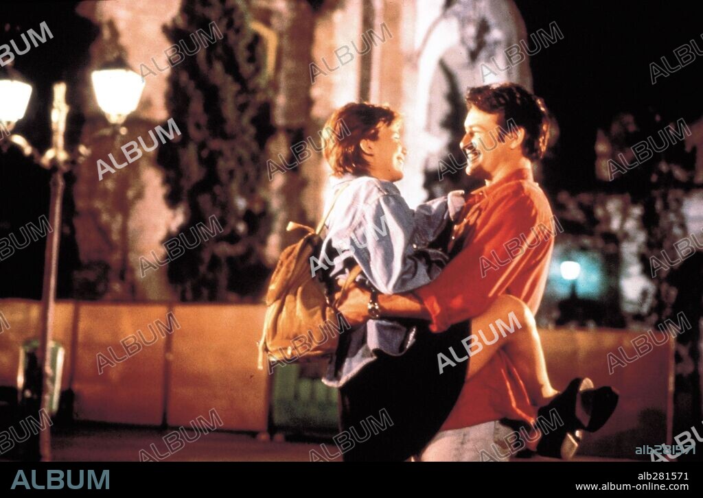 JORGE PERUGORRIA y VIOLETA RODRIGUEZ en COSAS QUE DEJE EN LA HABANA, 1997, dirigida por MANUEL GUTIERREZ ARAGON. Copyright SOGETEL/TORNASOL.