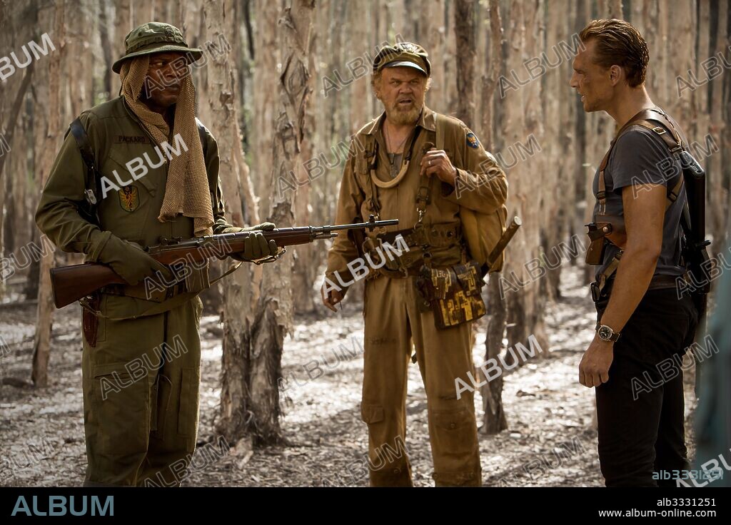 TOM HIDDLESTON, SAMUEL L. JACKSON und JOHN C REILLY. JOHN C. REILLY, SAMUEL L. JACKSON und TOM HIDDLESTON in KONG: SKULL ISLAND, 2017, unter der Regie von JORDAN VOGT-ROBERTS. Copyright Village Roadshow Pictures/Legendary Pictures/Warner Bros. / VALITUTTI, VINCE.
