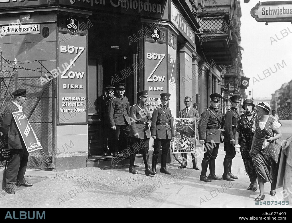 GERMANY 1932-07-31. Orig. caption ... THE DECISIONAL REICHSTAG ELECTION OF JULY 31. Rarely is an election in Germany itself and also abroad such a significance as the Reichstag election of 31 July. This time it was not about parties, it was about the broadcasting of the great struggle between right and left. The election went smoothly everywhere. Participation is currently estimated at at least 75% of eligible voters. The Shupo again chose department by department in their respective premises. Photo: Scherls Bilderdienst / AB Text & Bilder / SVT / Code: 5600 Folder: Germany Parliamentary elections 1932-07-31 Election day 4946 Photo series Photo reports Election campaigns Election posters sites: GERMANY.