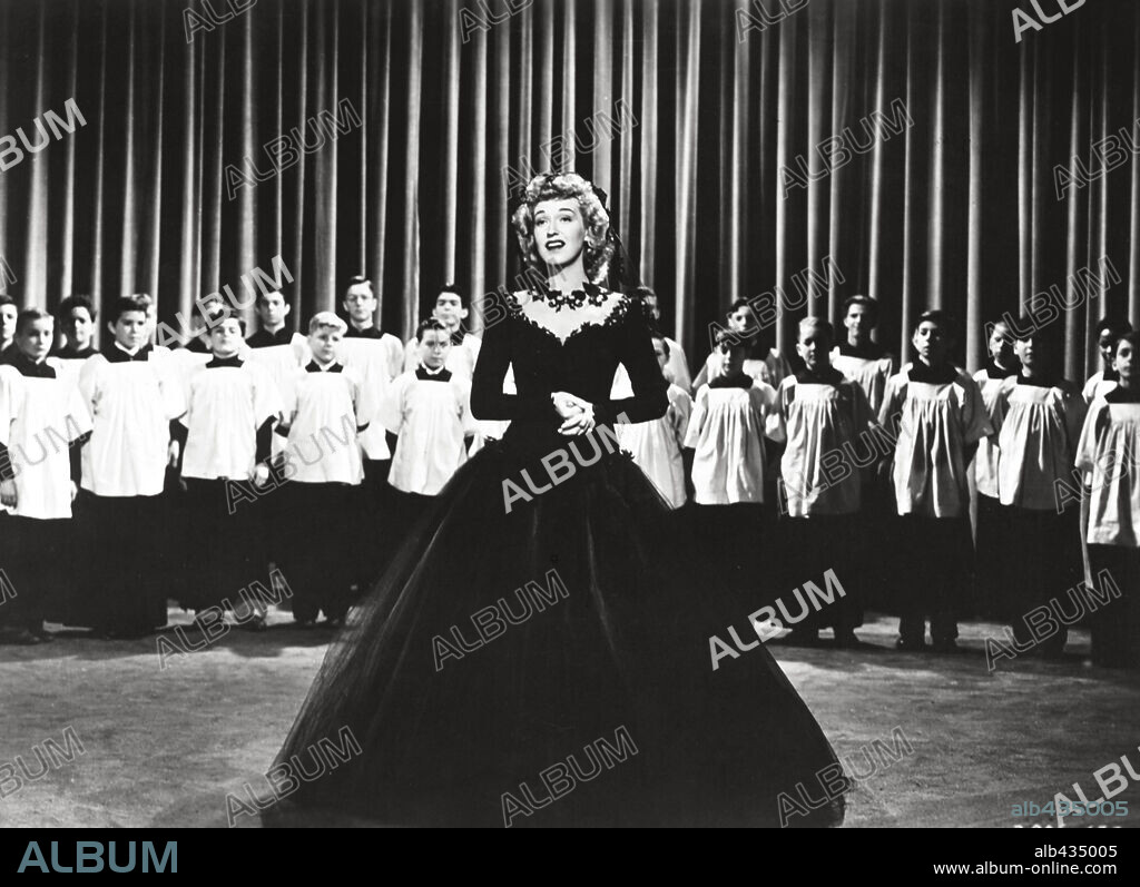 RISE STEVENS in GOING MY WAY, 1944, directed by LEO MCCAREY. Copyright PARAMOUNT PICTURES.