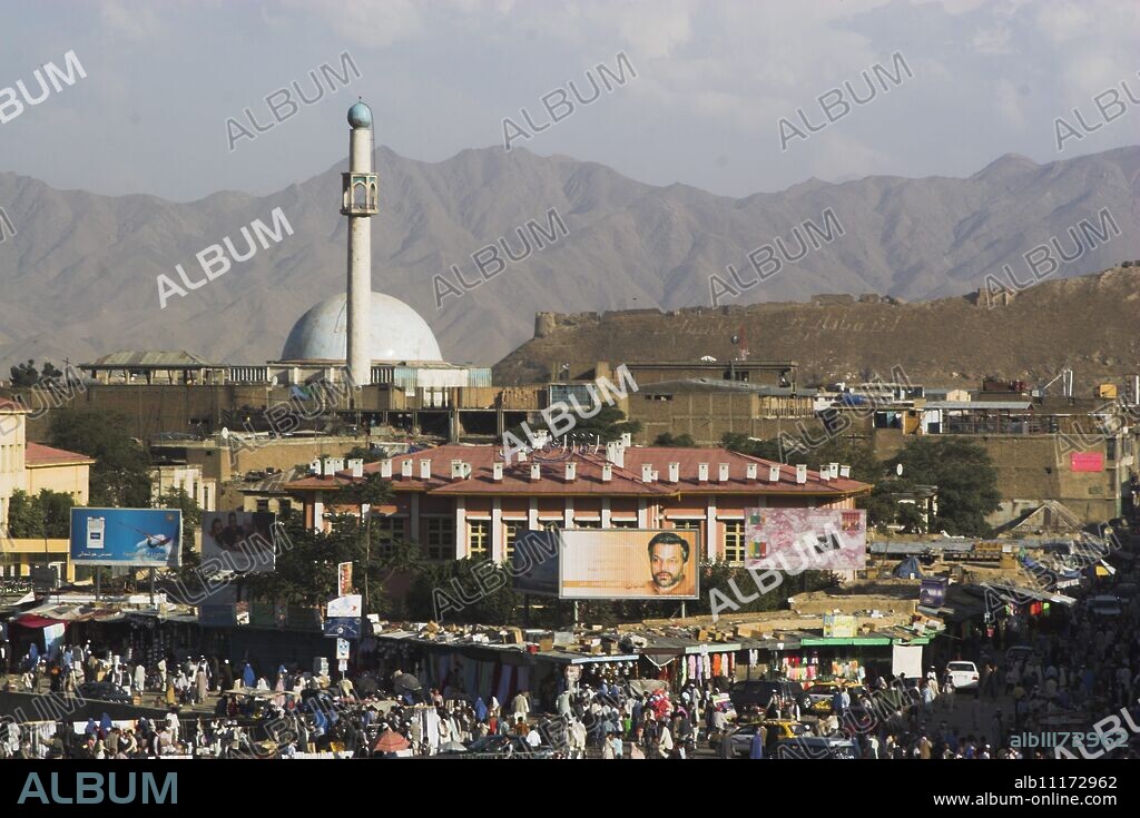 City centre and walls of Bala Hissar, citadel or fortress dating back to the 5th century AD, Kabul, Afghanistan, Asia.