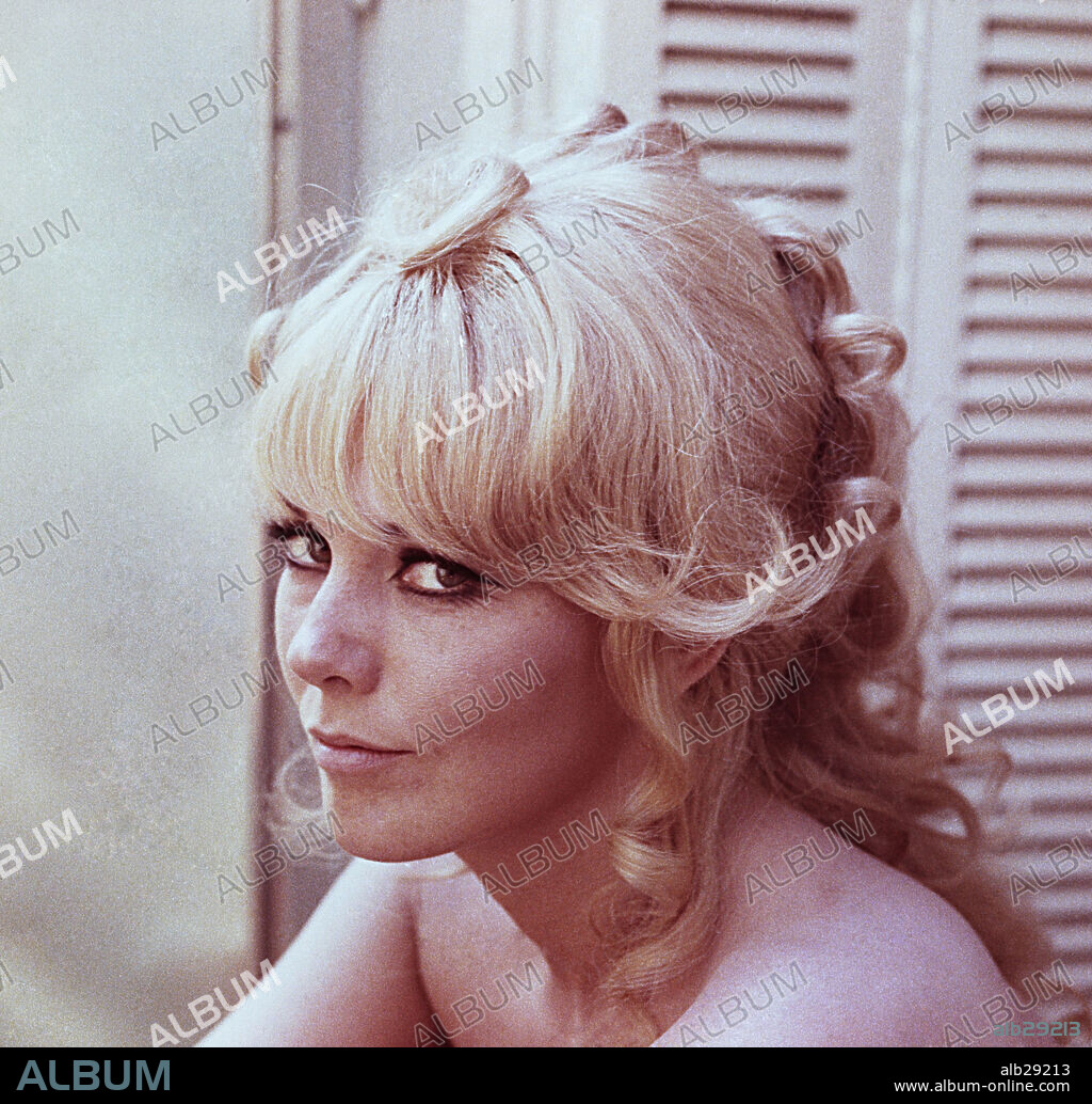 KIM NOVAK en OJOS VERDES, RUBIA Y PELIGROSA, 1969 (THE GREAT BANK ROBBERY), dirigida por HY AVERBACK. Copyright WARNER BROTHERS.