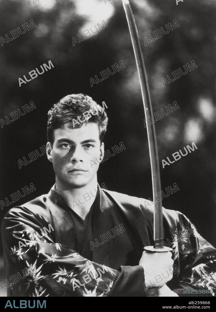 JEAN-CLAUDE VAN DAMME en CONTACTO SANGRIENTO, 1988 (BLOODSPORT), dirigida por NEWT ARNOLD. Copyright CANNON FILMS.