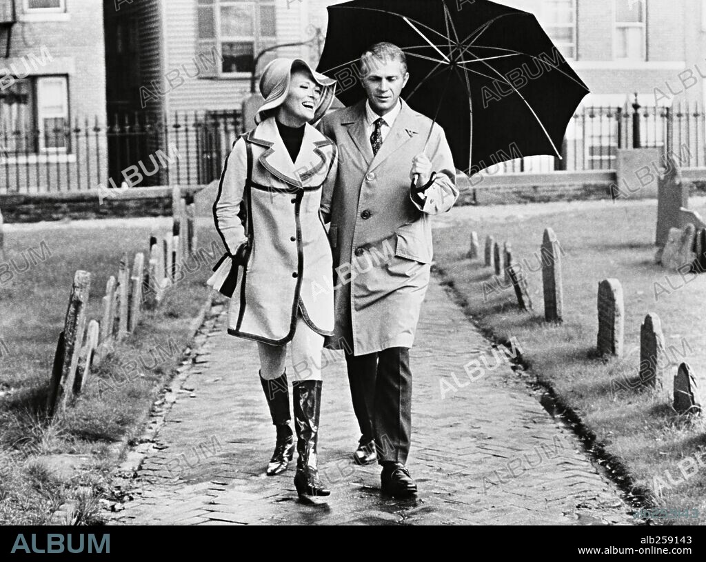 BOSTON, FAYE DUNAWAY et STEVE MCQUEEN. FAYE DUNAWAY et STEVE MCQUEEN dans THE THOMAS CROWN AFFAIR, 1968, réalisé par NORMAN JEWISON. Copyright UNITED ARTISTS.