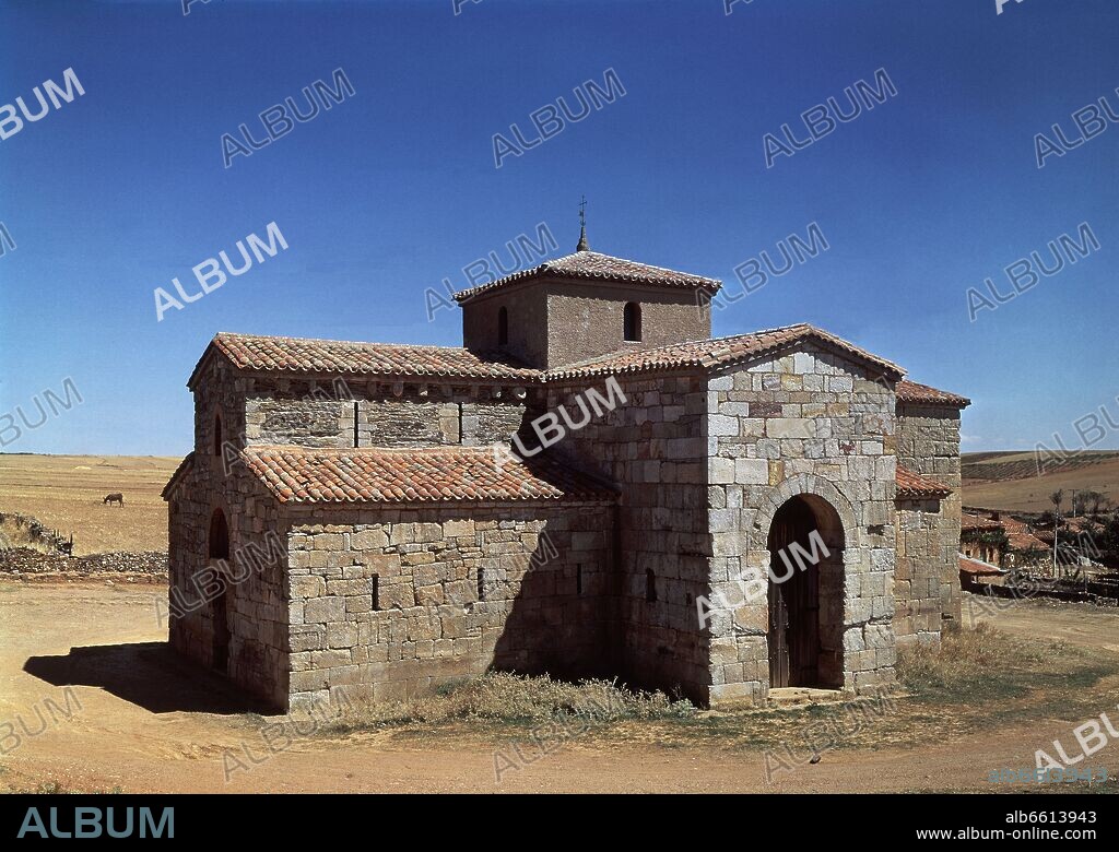 EXTERIOR DE LA IGLESIA VISIGODA DE SAN PEDRO DE LA NAVE - SIGLO VII - FOTO AÑOS 70.