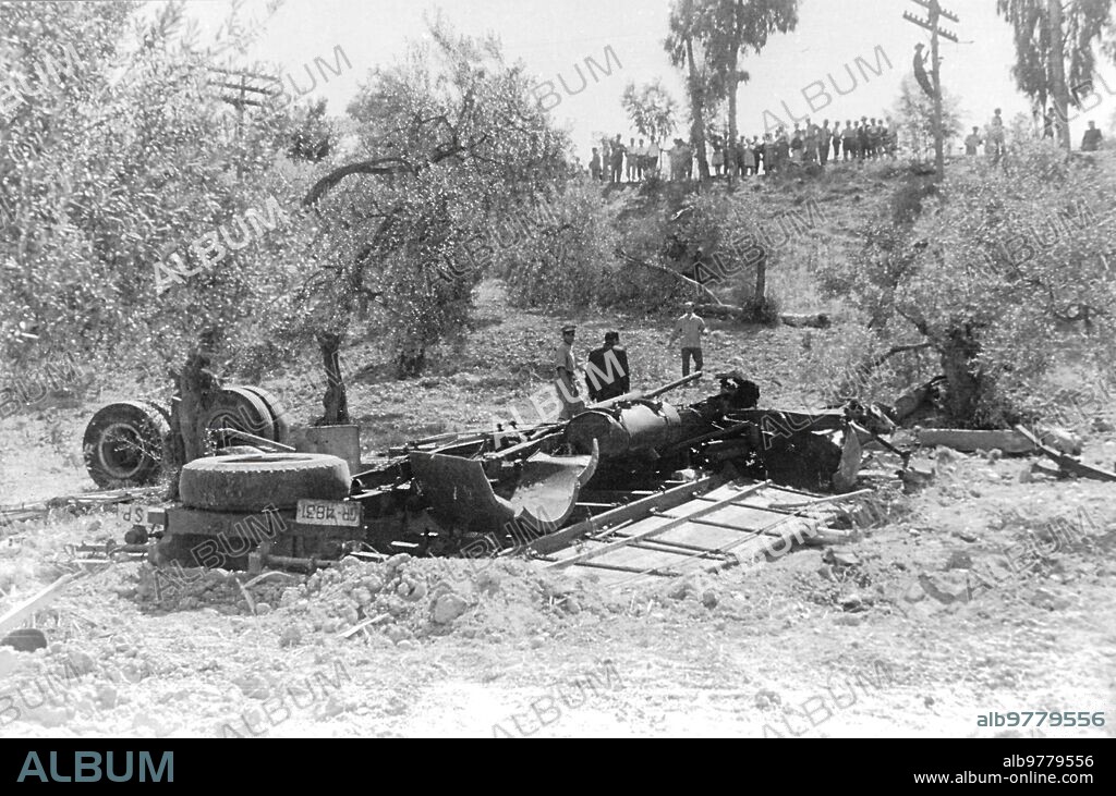 Foto: Gelan. Accidente en la cuesta de las Doblas. El 21 de mayo de 1961, un camión que se Dirigía al rocío se Precipito en la curva de la cuesta de las Doblas.