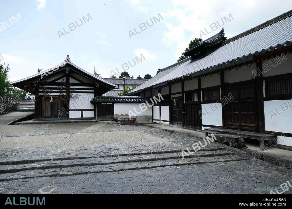 Kofuku-ji Buddhist temple, in the city of Nara, Japan. The temple is the national headquarters of the Hosso school.