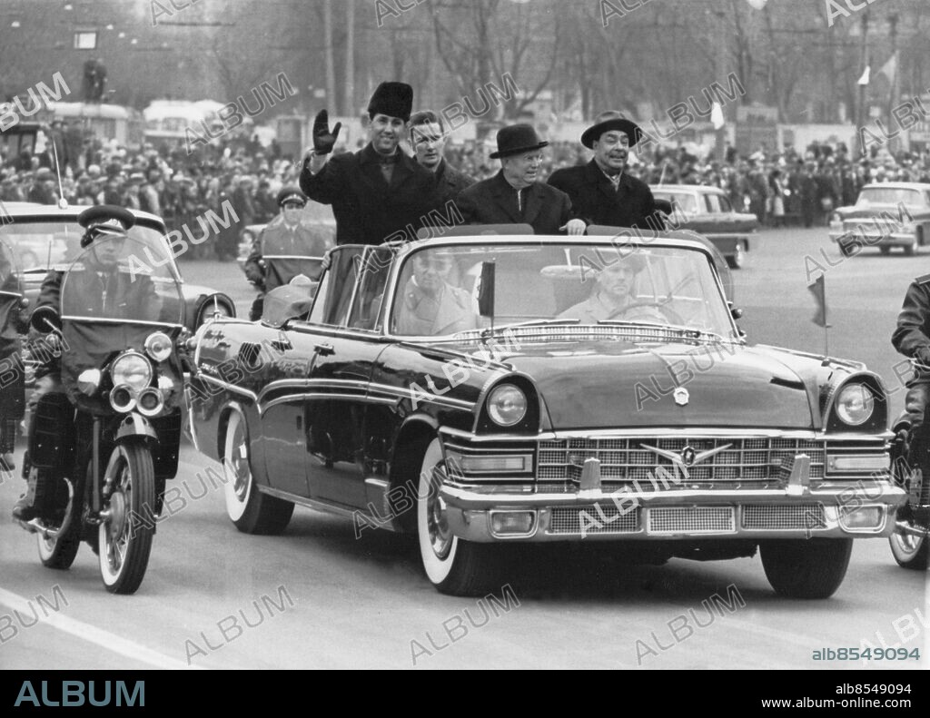 Orig. bildtext... MOSCOW. President of Algerian People's Democratic Rep., Chairman of the Council of Ministers and Secretary General of the National Liberation Front of Algeria Ahmed Ben Bella arrived here on an official friendly visit at the invitation of the USSR Supreme Soviet's Presidium and the Soviet Government, on April 25. Photo: N.S. Kruschchev; A. Ben Bella and L.I. Brezhnev enroute to the Kremlin from the airport. Anm. A Ben Bella, algerisk politiker. Det självständiga Algeriets förste premiärminister och därefter dess förste valde president (1963-1965). ZIL Rysktillverkad limousine Form Design Hälsningar Korteger persons: Ahmed Ben Bella ;Leonid Brezjnev ;Nikita Chrusjtjov sites: AFRIKA* ;ALGERIET* ;MOSKVA ;NORDAFRIKA* ;SOVJETUNIONEN.