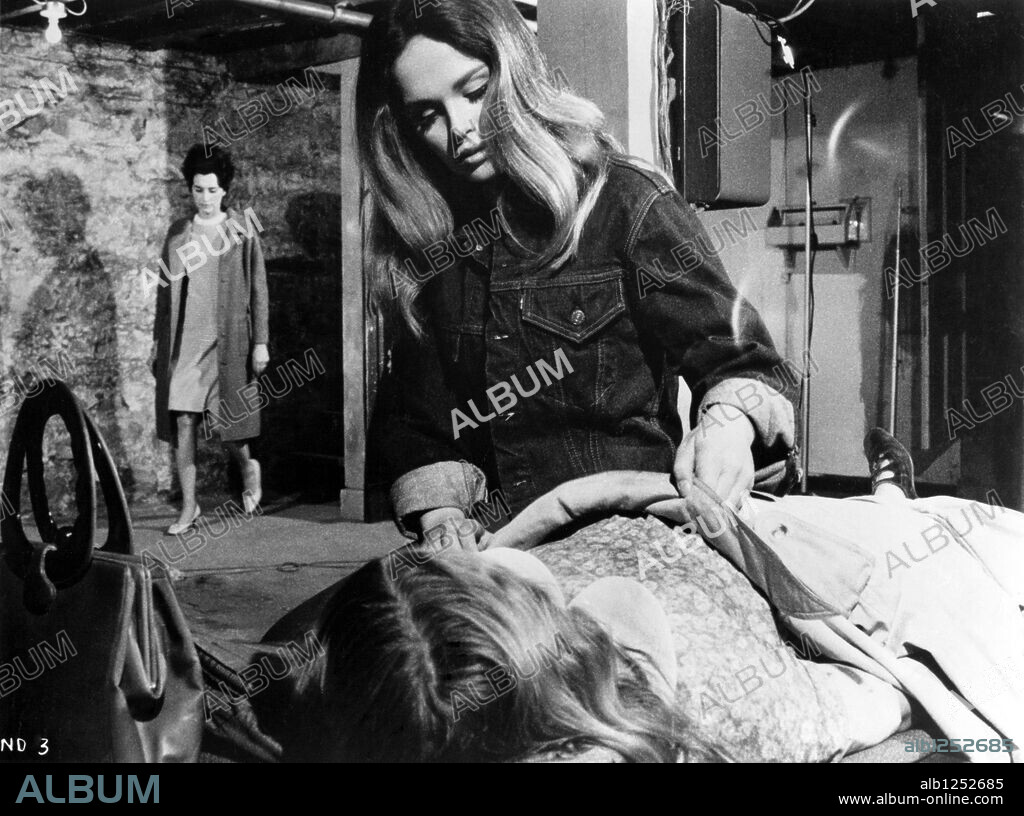 JUDY RIDLEY and MARILYN EASTMAN in NIGHT OF THE LIVING DEAD, 1968, directed by GEORGE A. ROMERO. Copyright MARKET SQUARE PRODUCTIONS.