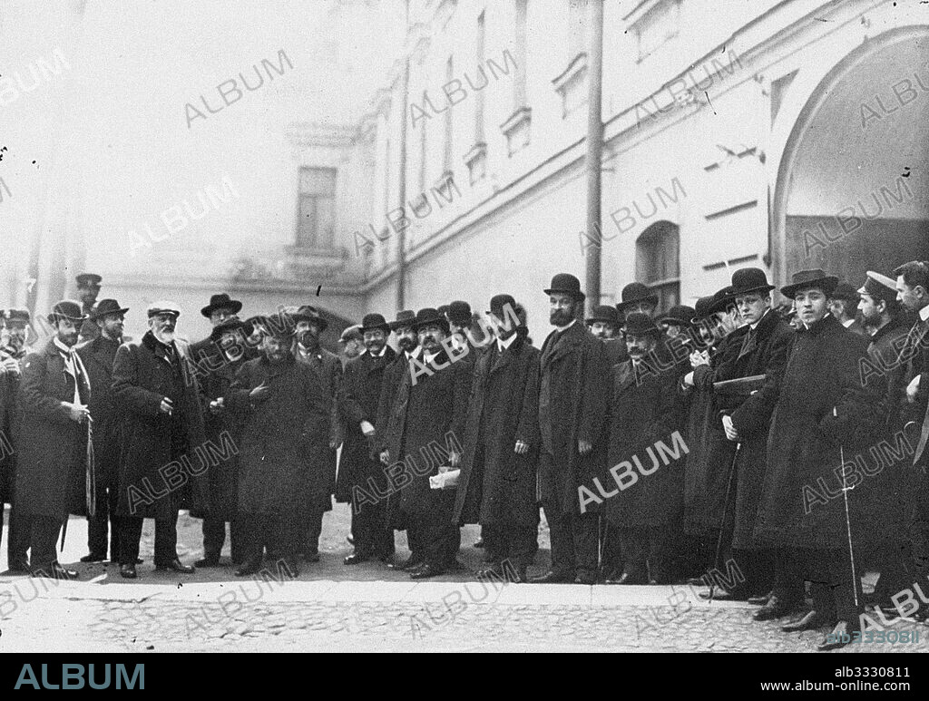 ANONYMOUS. Deputies of the first Duma signed the Vyborg appeal before prison.