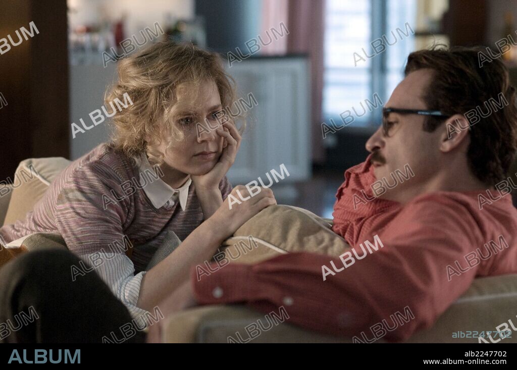 AMY ADAMS y JOAQUIN PHOENIX en HER, 2013, dirigida por SPIKE JONZE. Copyright ANNAPURNA PICTURES.