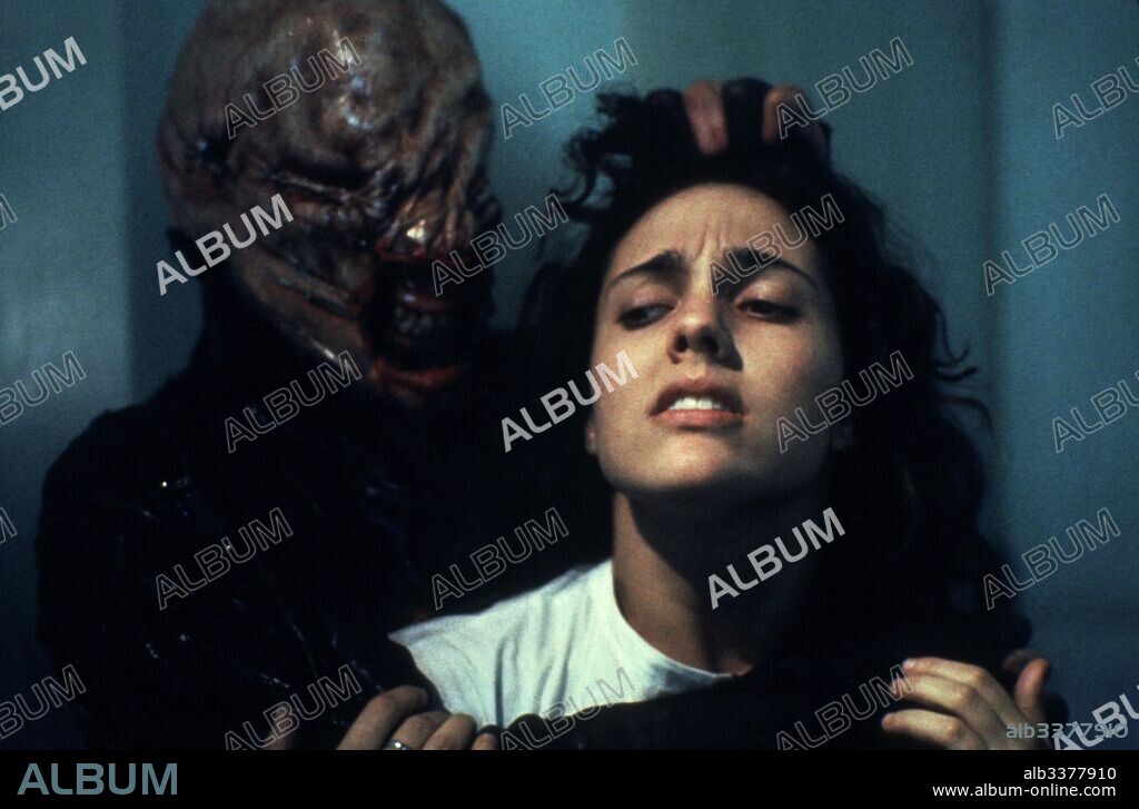 ASHLEY LAURENCE and OLIVER SMITH in HELLRAISER, 1987, directed by CLIVE BARKER. Copyright CINEMARQUE-FILM FUTURES/NEW WORLD.