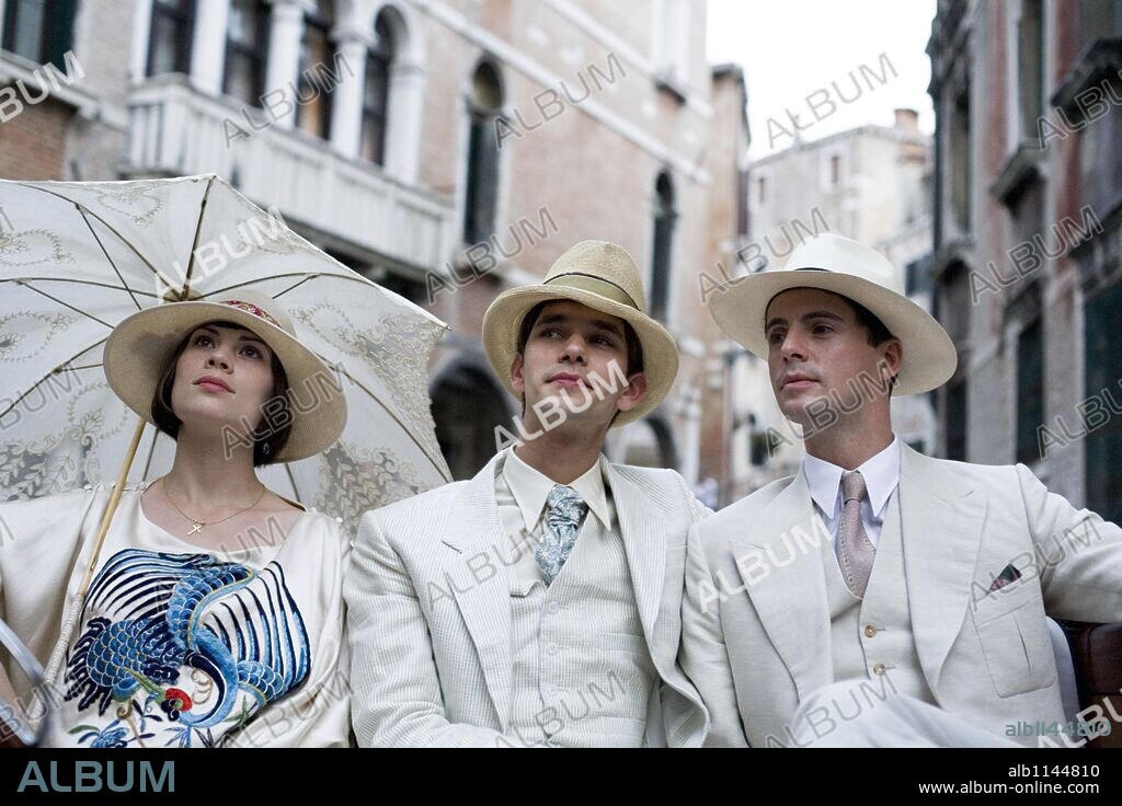 BEN WHISHAW, HAYLEY ATWELL and MATTHEW GOODE in BRIDESHEAD REVISITED, 2008, directed by JULIAN JARROLD. Copyright 2 ENTERTAIN/BBC FILMS/ECOSSE FILMS/HANWAY FILMS/ / DOVE, NICOLA.