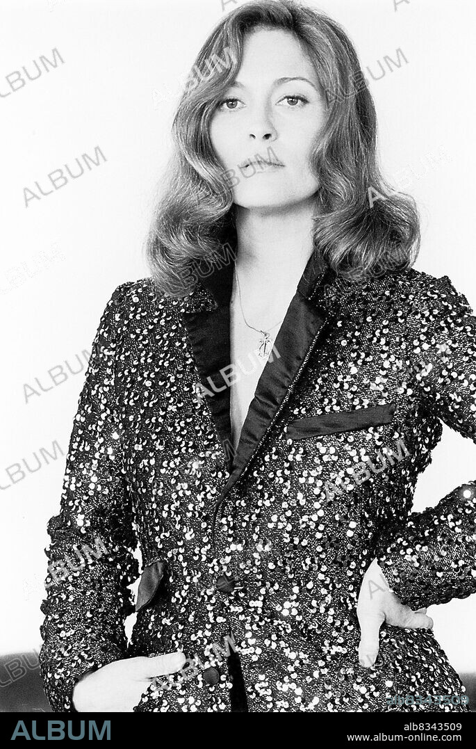 FAYE DUNAWAY en LOS TRES DÍAS DEL CÓNDOR, 1975 (THREE DAYS OF THE CONDOR), dirigida por SYDNEY POLLACK. Copyright PARAMOUNT PICTURES.