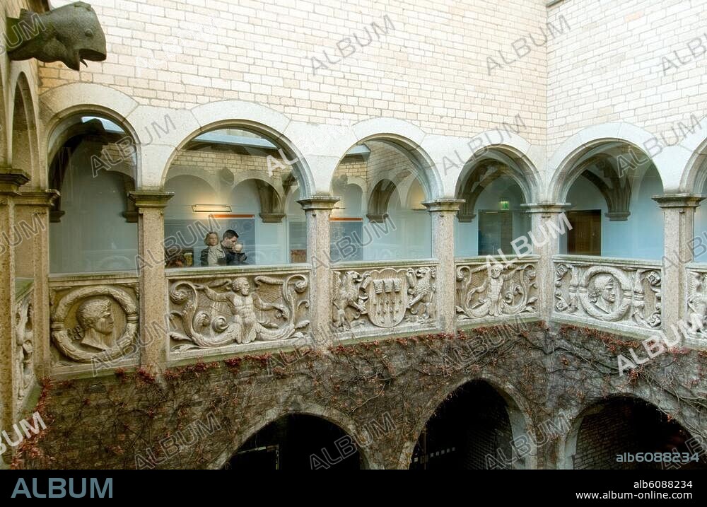 Köln, Rathaus, Arkaden umstandener Innenhof, der Löwenhof.