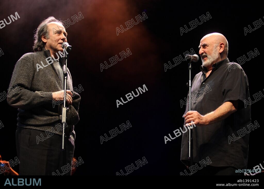 Homenage a Peret con Juan Manuel Serrat en el Auditori de Barcelona durante el XI Festival Mil.lenni.