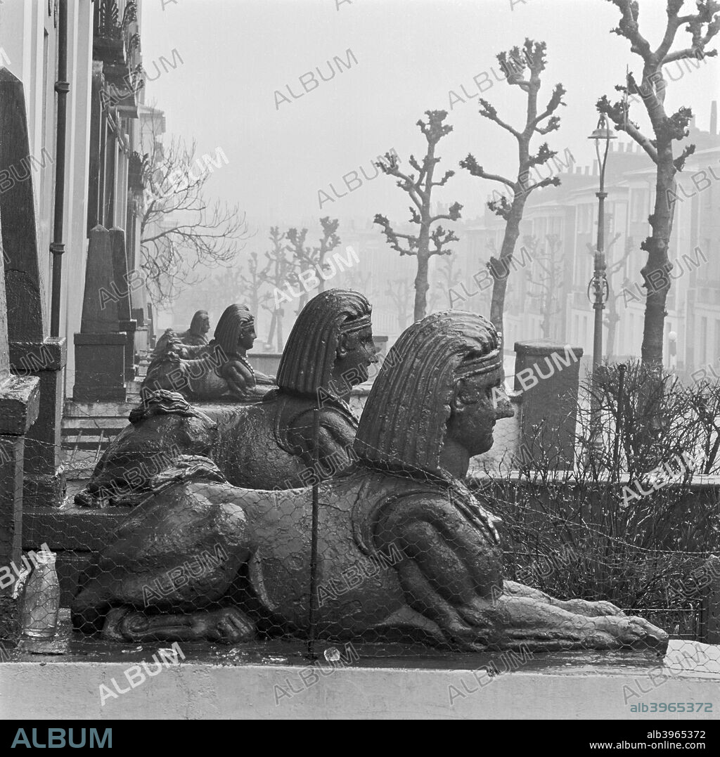 Egyptian sphinxes, Richmond Avenue, Barnsbury, Islington, London, 1960-1965. A view along the front gardens of houses in Richmond Avenue, showing Egyptian-inspired sphinxes and obelisks.