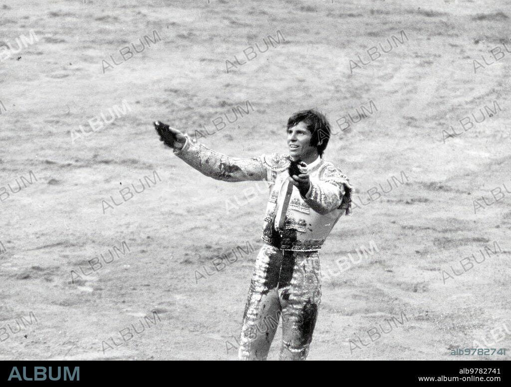 Madrid, May 1970. San Isidro Fair. Manuel Benítez "El Cordobés", celebrates the two severed ears, on one of his two afternoons in his reappearance in San Isidro.