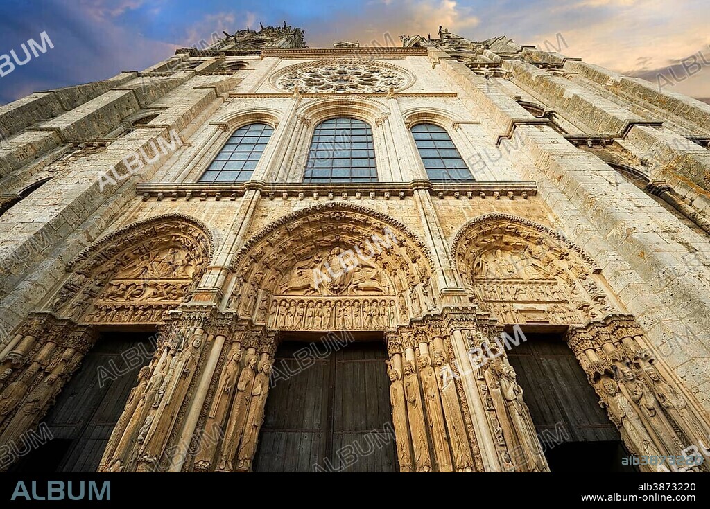 West facade with the Royal Portal of the Gothic Cathedral of Chartres, UNESCO World Heritage Site, Chartres, France, Europe.