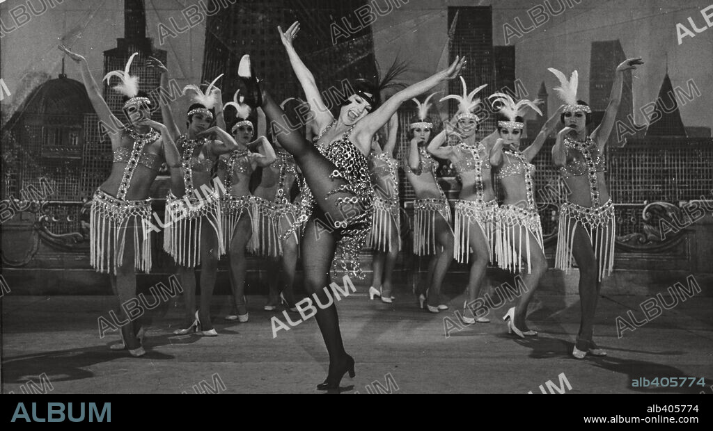 CARMEN SEVILLA en EL RELICARIO, 1970, dirigida por RAFAEL GIL. Copyright CORAL P.C.