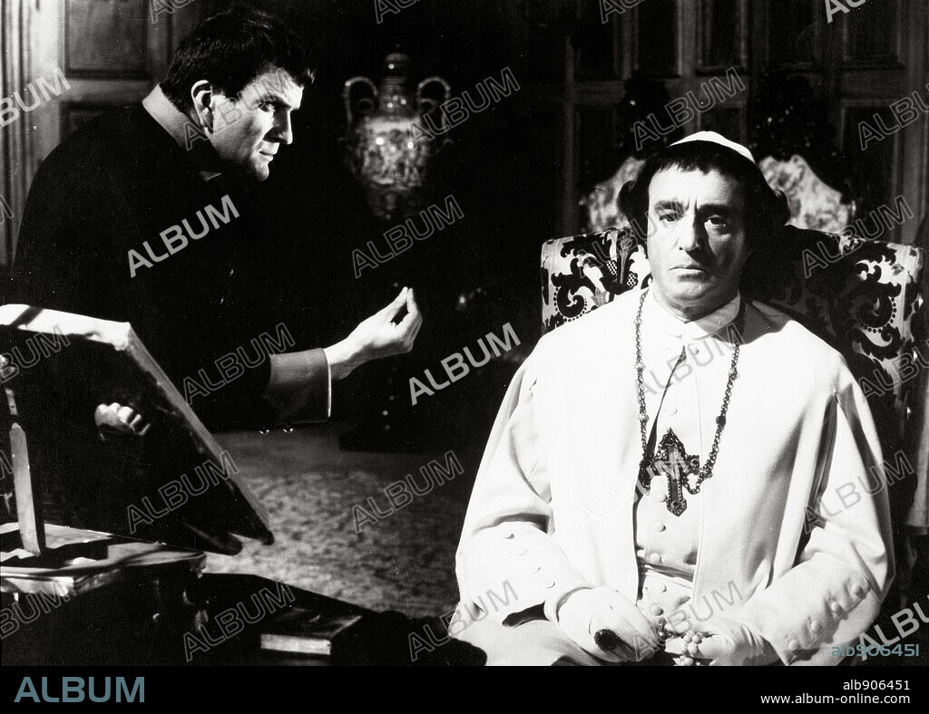 PIERRE MONDY and VITTORIO DE SICA in AUSTERLITZ, 1960, directed by ABEL GANZE. Copyright LIRE FILMS-GALATEA.
