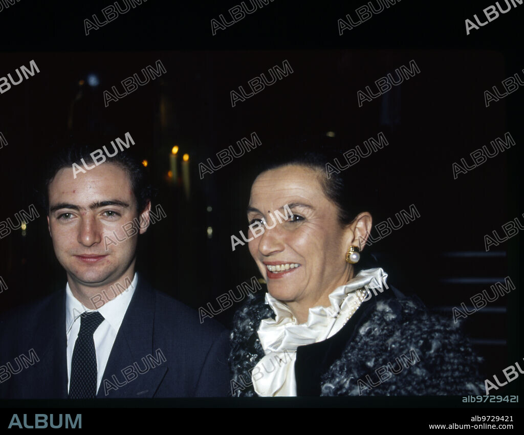 19/02/1991. Charo Palacios, condesa de Montarco, con su hijo, Julio de Rojas.