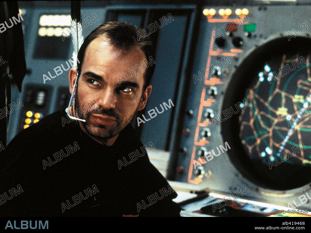BILLY BOB THORNTON en FUERA DE CONTROL, 1999 (PUSHING TIN), dirigida por MIKE NEWELL. Copyright 20TH CENTURY FOX.