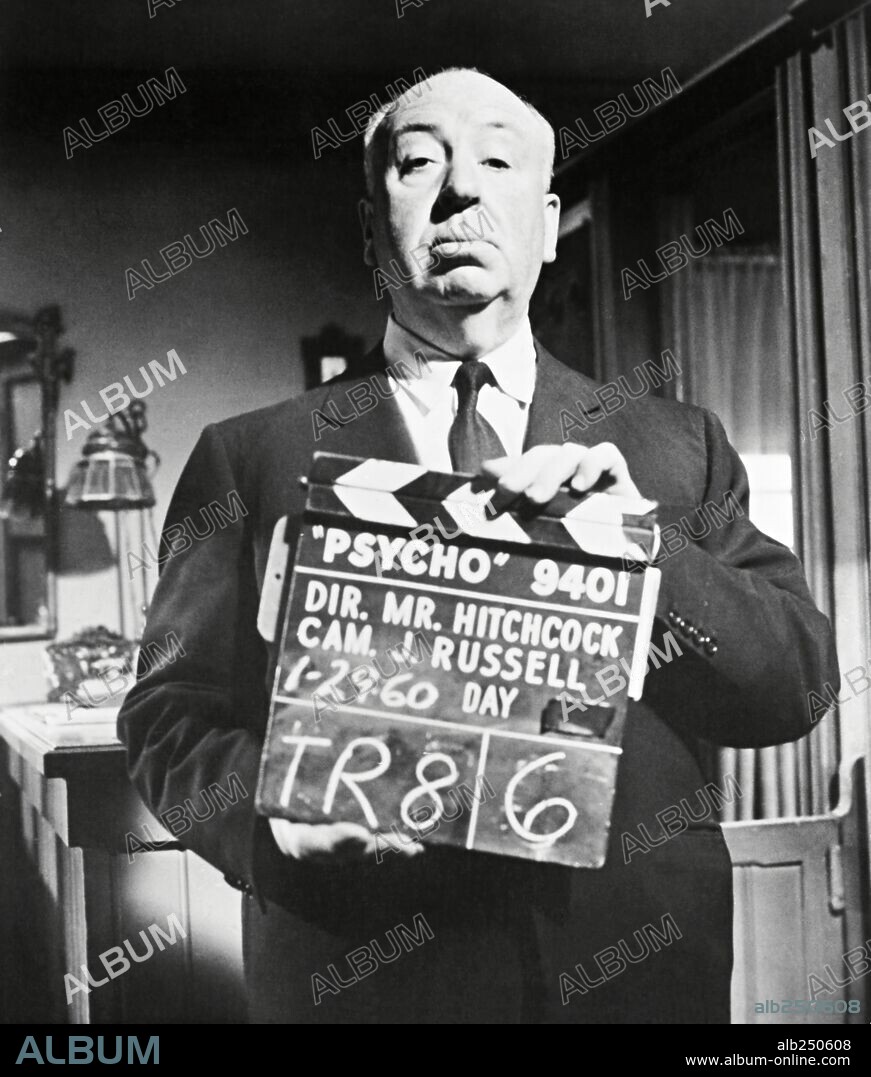 ALFRED HITCHCOCK in PSYCHO, 1960, unter der Regie von ALFRED HITCHCOCK. Copyright SHAMLEY PRODUCTIONS.