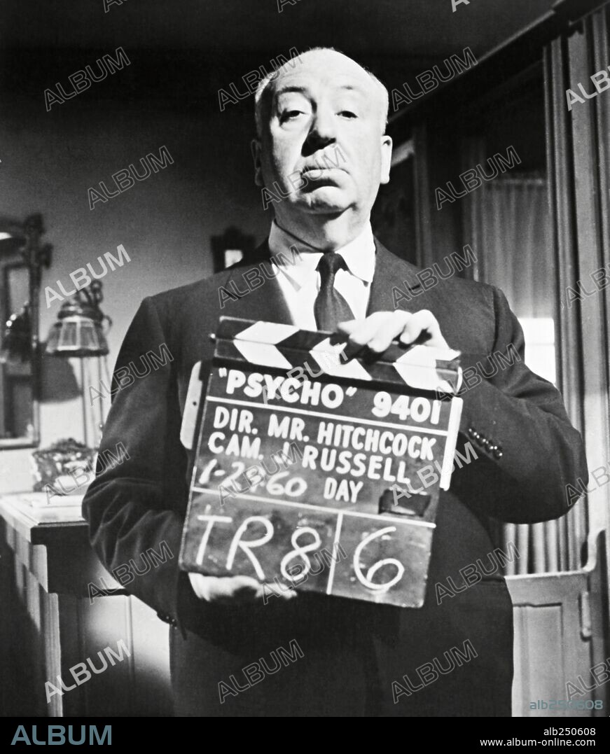 ALFRED HITCHCOCK en PSICOSIS, 1960 (PSYCHO), dirigida por ALFRED HITCHCOCK. Copyright SHAMLEY PRODUCTIONS.