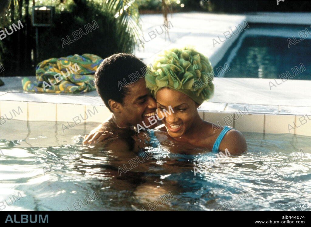 LARENZ TATE and VIVICA A. FOX in WHY DO FOLLS FALL IN LOVE, 1998, directed by GREGORY NAVA. Copyright WARNER BROS. PICTURES.