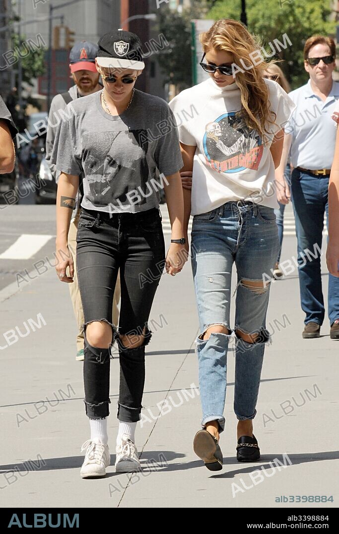 August 31, 2017 - New York, NY, USA - August 31, 2017 New York City..Kristen Stewart and Stella Maxwell seen in New York City on August 31, 2017. 31/08/2017