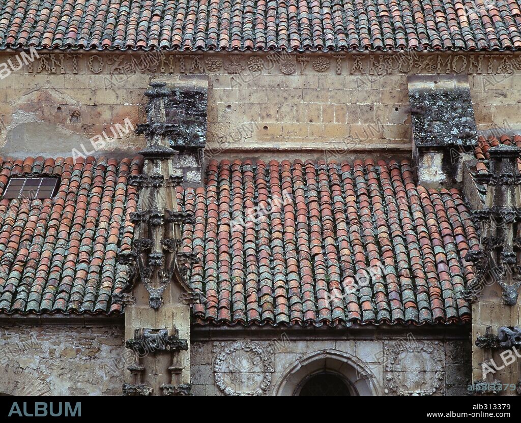 Fachada lateral de la Iglesia de San Lorenzo. Segovia, provincia de españa, en la comunidad autónoma de Castilla-León.