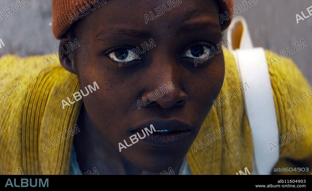 LUPITA NYONG'O en LUGAR TRANQUILO: UN LUGAR TRANQUILO: DIA 1, 2024 (A QUIET PLACE: DAY ONE), dirigida por MICHAEL SARNOSKI. Copyright PARAMOUNT PICTURES.