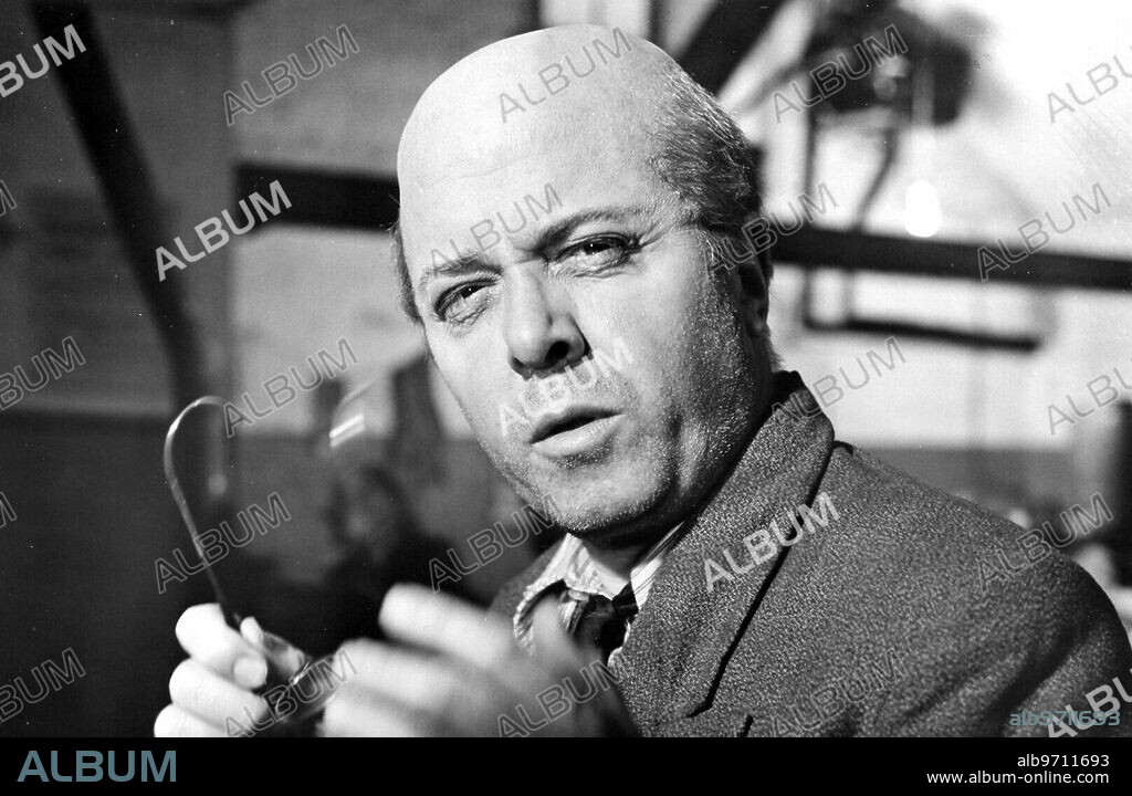 RICHARD ATTENBOROUGH en EL ESTRANGULADOR DE RILLINGTON PLACE, 1971 (10 RILLINGTON PLACE), dirigida por RICHARD FLEISCHER. Copyright COLUMBIA PICTURES.
