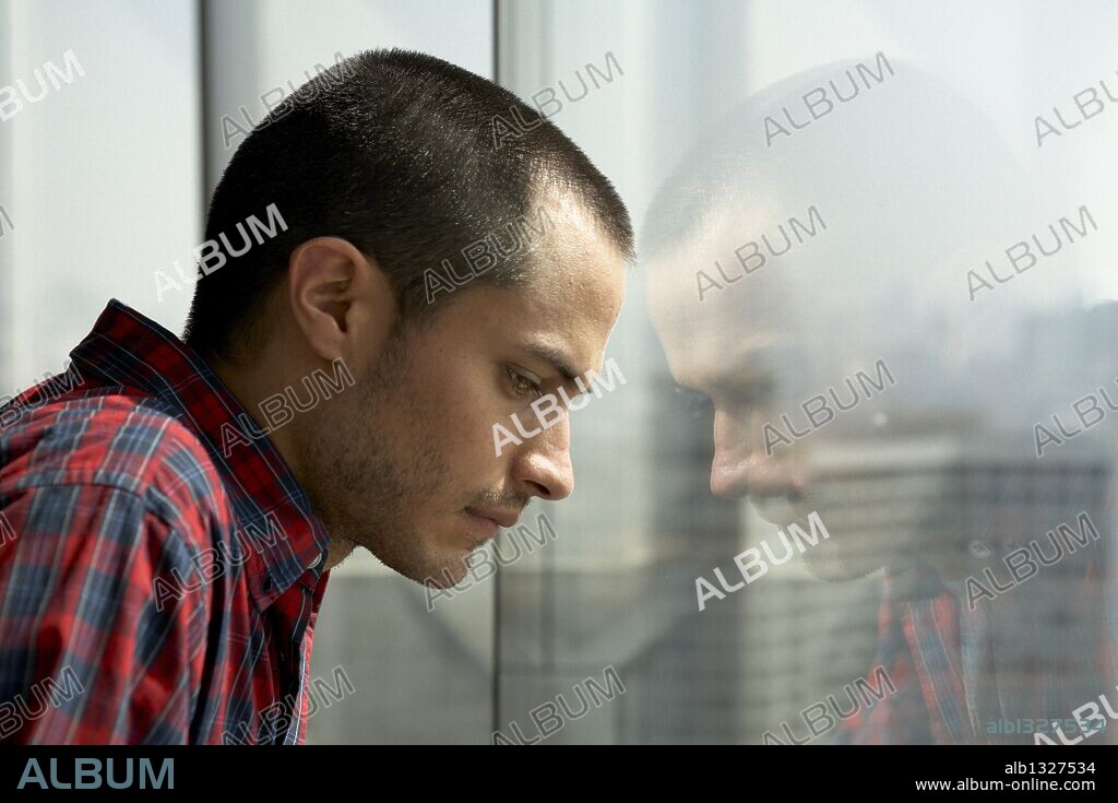 GAEL GARCIA BERNAL in MAMMOTH, 2009, directed by LUKAS MOODYSSON. Copyright MEMFIS FILM.
