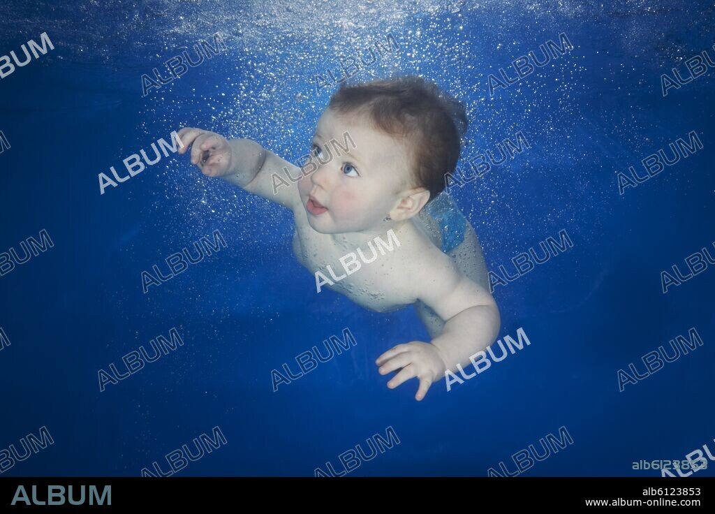 free. Small boy swimming underwater. 30/10/2008