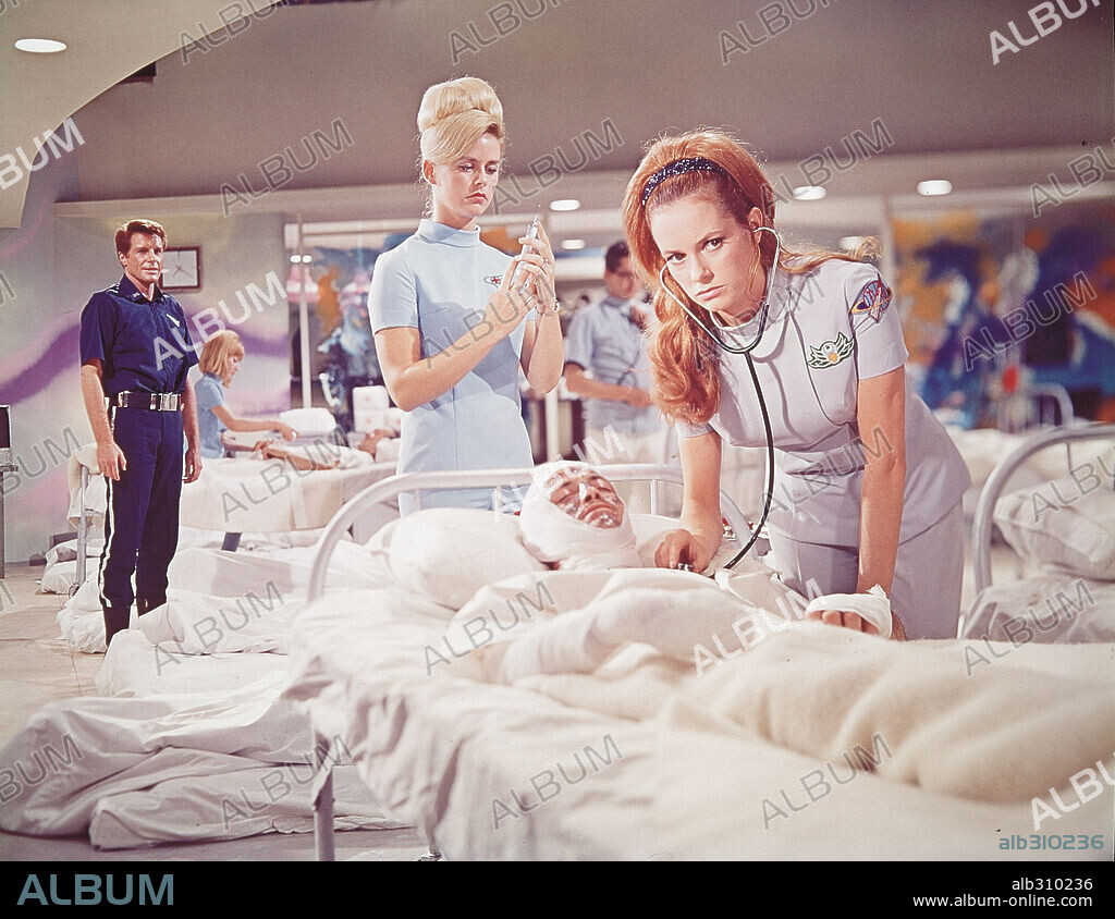 LUCIANA PALUZZI y ROBERT HORTON en LOS 7 MAGNÍFICOS DEL ESPACIO, 1980 (BATTLE BEYOND THE STARS), dirigida por JIMMY T. MURAKAMI. Copyright WARNER/ORION.