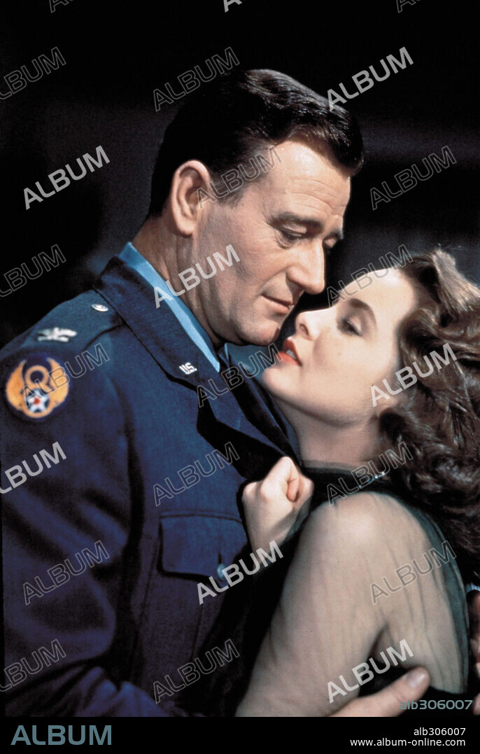 JANET LEIGH y JOHN WAYNE en AMOR A REACCIÓN, 1957 (JET PILOT), dirigida por JOSEF VON STERNBERG. Copyright RKO.