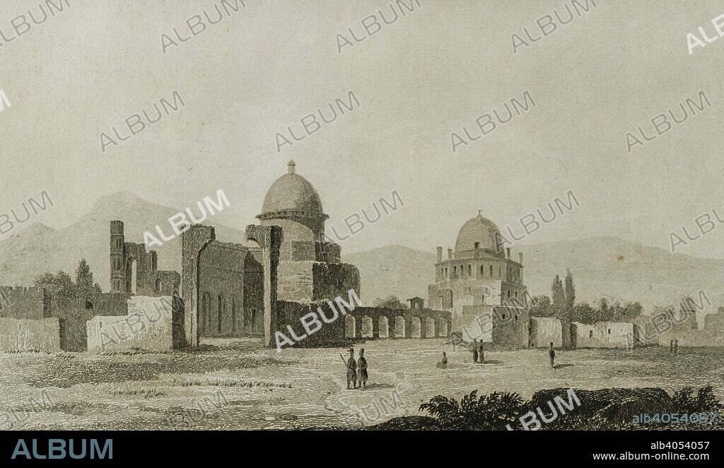 Persia (Irán). Ciudad de Soltaniyeh (provincia de Zanjan). Capital de los gobernantes del Ilkanato de Persia durante el siglo XIV. Ruinas del recinto de la mezquita y el Mausoleo del octavo kan mongol Il-Khan Oljeitu o"Cúpula de Soltaniyeh" (1302-1312). A finales del siglo XVI la ciudad estaba prácticamente abandonada y sus monumentos en ruinas. Grabado por Lemaitre. Panorama Universal. Historia de la Persia,1851. Biblioteca Histórico Militar de Barcelona, Cataluña, España.