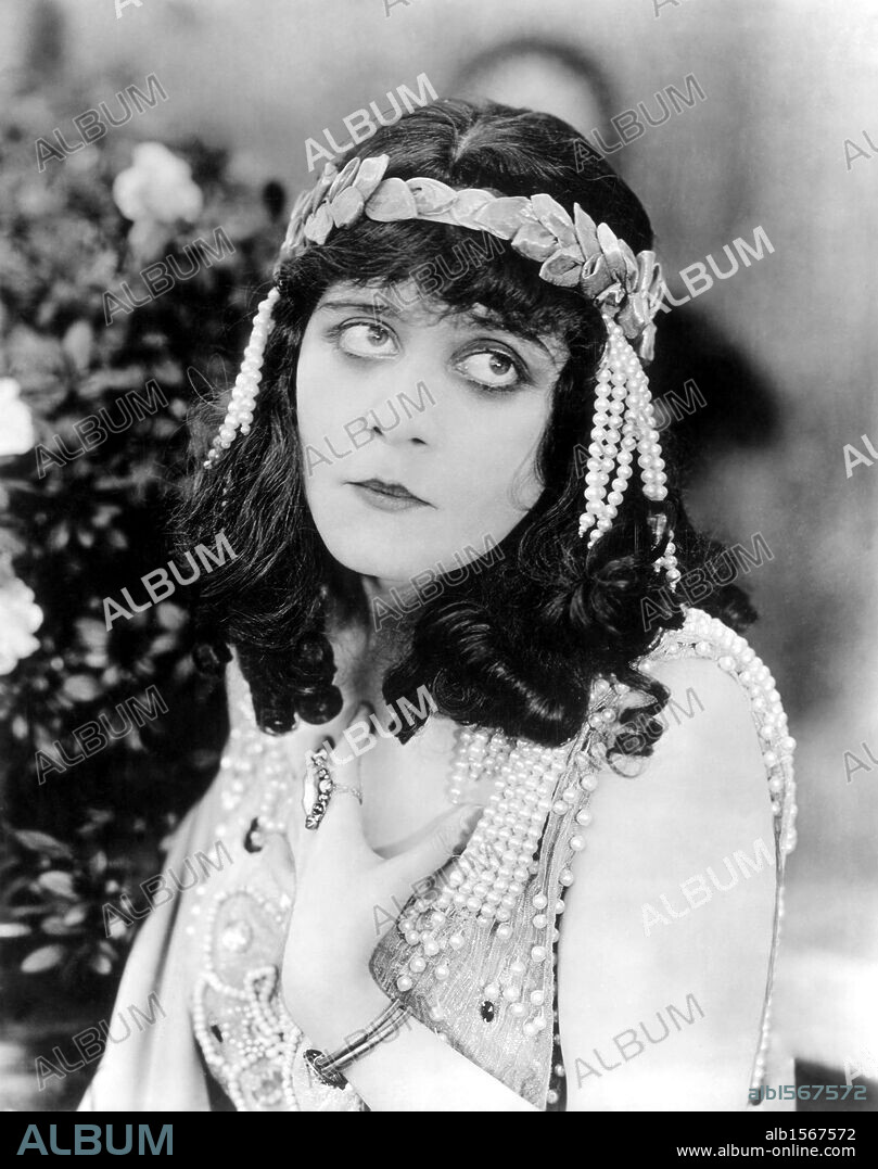 THEDA BARA in SALOME, 1918, directed by J. GORDON EDWARDS. Copyright FOX FILMS.