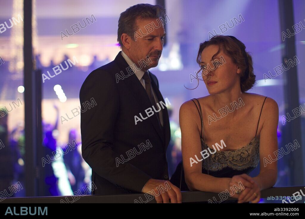 CONNIE NIELSEN y KEVIN COSTNER en 3 DIAS PARA MATAR, 2014 (3 DAYS TO KILL), dirigida por MCG. Copyright RELATIVITY MEDIA.